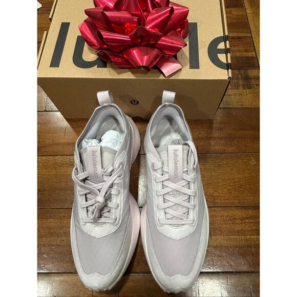 Lululemon Women's CrossCity Sneaker 9.5 - Picture 3 of 7